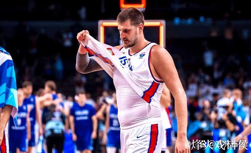 申京开局连续持球单打约基奇，3投全中已砍下6分